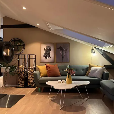 Апартаменты Stylish Gruenerlokka Penthouse With Rooftop Terrace *